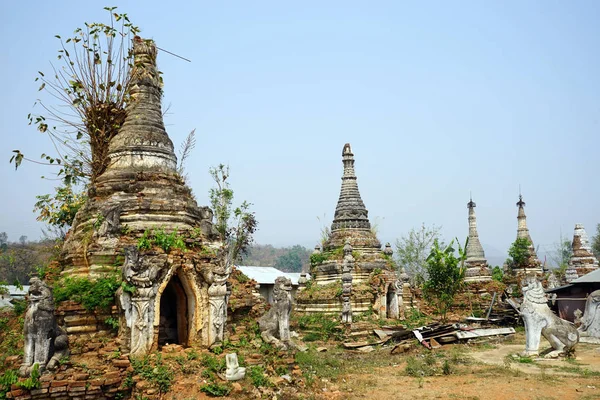 Ruined stupas in Hsipaw — Stock Photo, Image