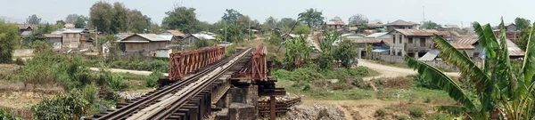 Most kolejowy w Thipaw — Zdjęcie stockowe