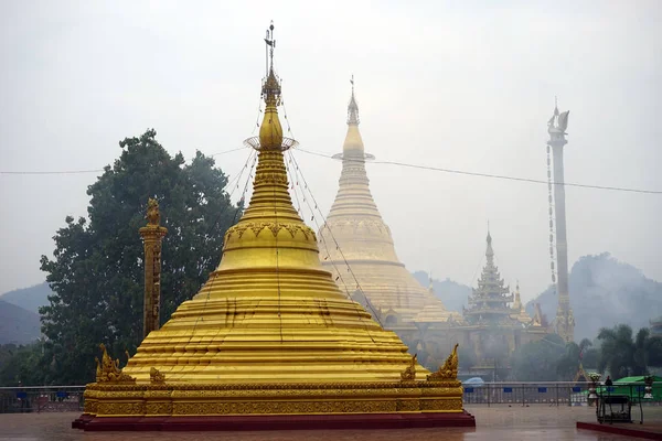 Stupas in pagoda — Stock Photo, Image
