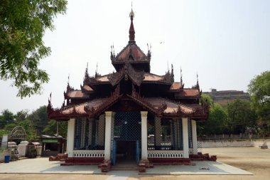 Tapınak mingun bell ile