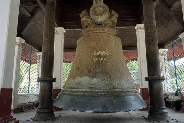 Мингунский колокол в храме — стоковое фото