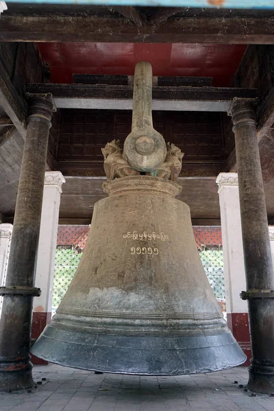 Mingun bell in de tempel — Stockfoto