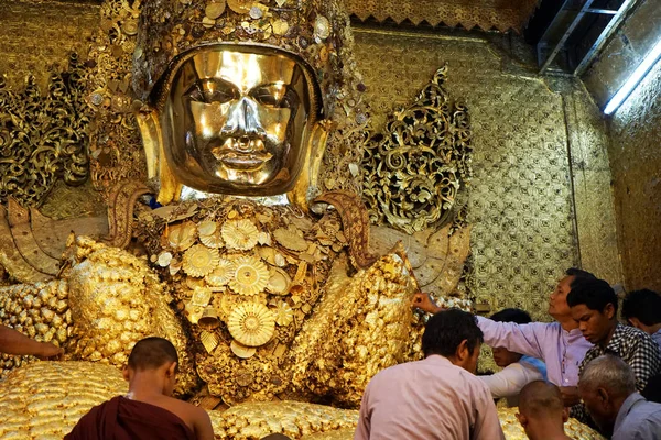 Mahamuni Buddha v Mandalay — Stock fotografie