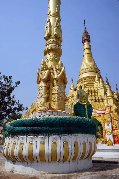 Colonne et stupa — Photo