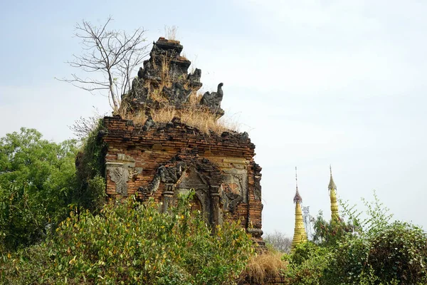 Ruins of brick stupa — Stock Photo, Image