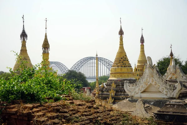 Stupas and bridge — Stock Photo, Image