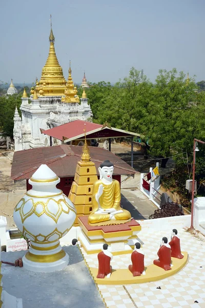 Stupa sulla collina — Foto Stock
