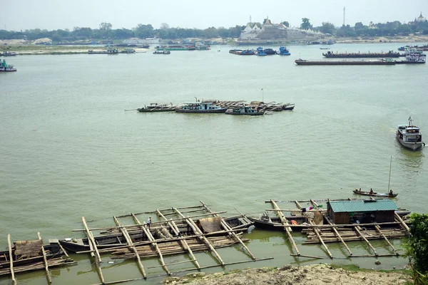 Boats on the river — Stock Photo, Image