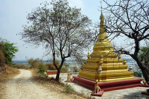 Zlatá stúpa v Sagaing — Stock fotografie