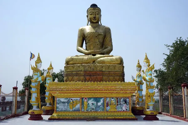 Buddha på kullen — Stockfoto