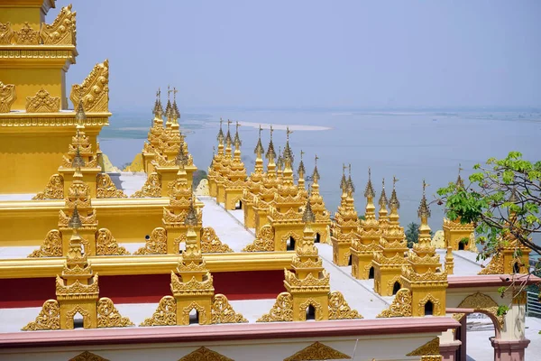 Stupas på kullen — Stockfoto