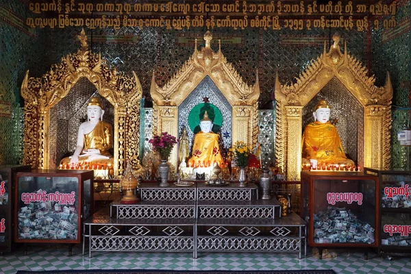 Buddhas in temple — Stock Photo, Image