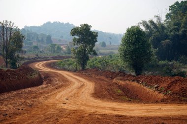 Toprak yol Myanmar