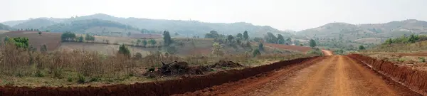 Onverharde weg in Myanmar — Stockfoto