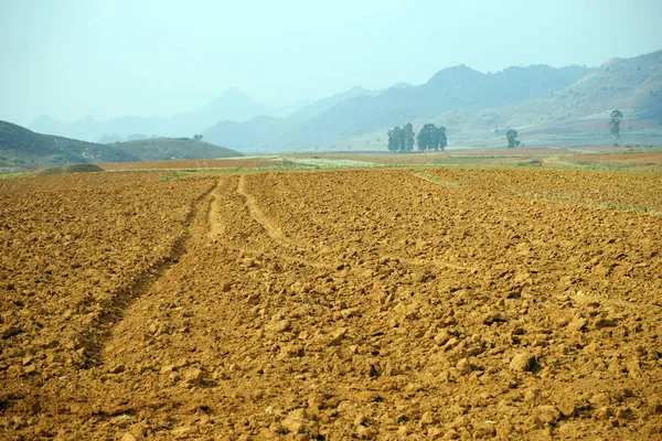 Geploegd land in Myanmar — Stockfoto