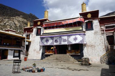 Manastırda rahip