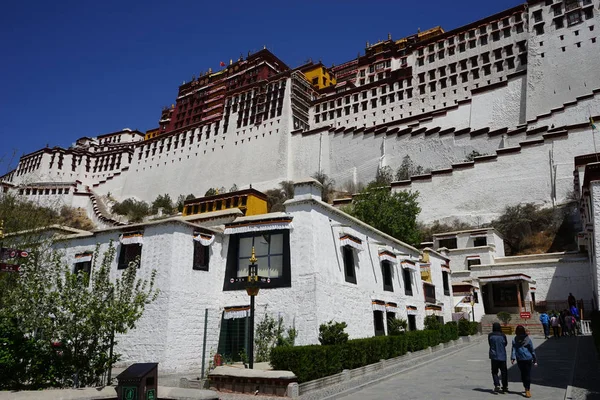 Παλάτι Potala στο λόφο — Φωτογραφία Αρχείου