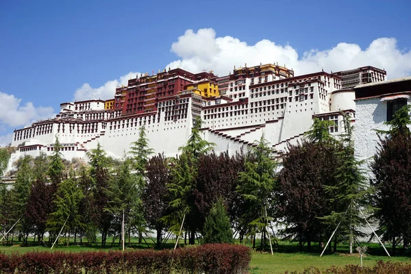 Façade du palais Potala — Photo