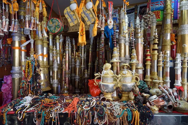 Boutique de souvenirs à Lhassa — Photo