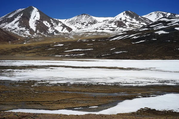 Сніжна гора в Тибеті — стокове фото