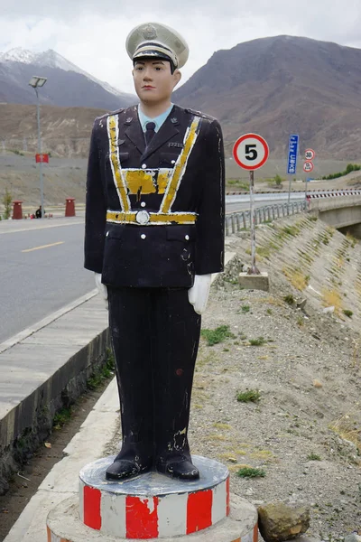 Chinese policeman on the road — Stock Photo, Image