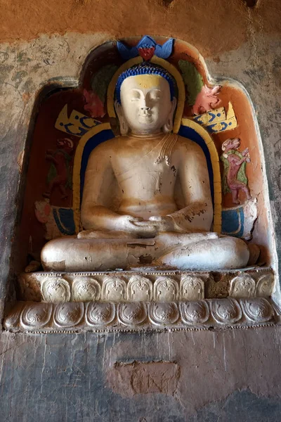 Buddha i altaret — Stockfoto