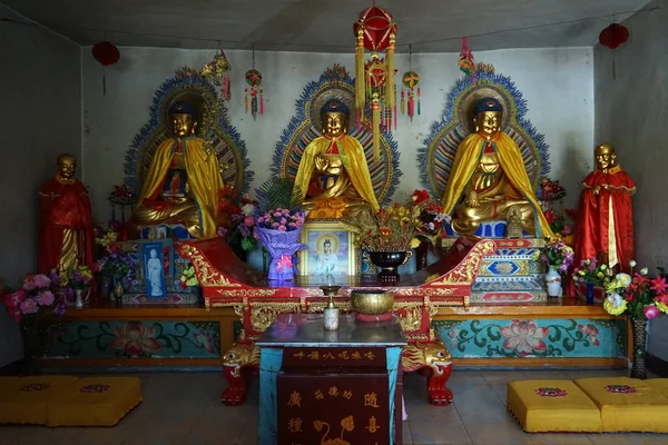 Будды в монастыре — стоковое фото