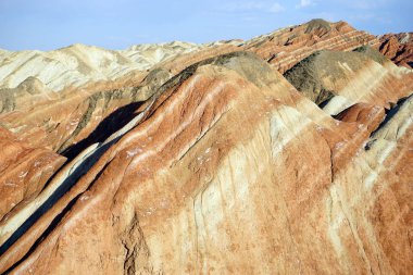 Renk kayalar ve gökyüzü