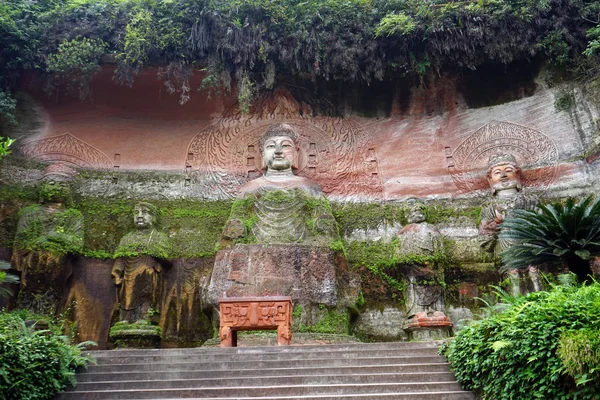 Grandi Buddha e roccia — Foto Stock