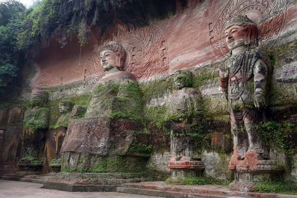 Grands Bouddhas et mur — Photo