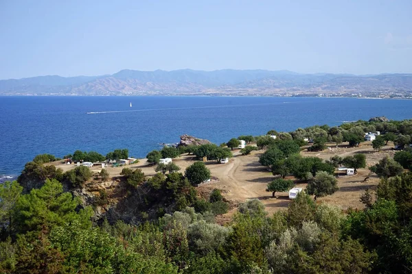 Deniz kenarında kamp alanı — Stok fotoğraf