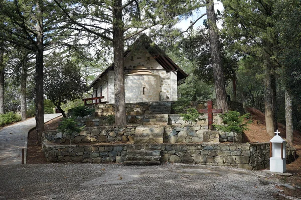 Εκκλησία κοντά ΣΤΑΥΡΟΣ — Φωτογραφία Αρχείου
