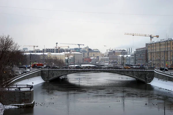 Brücke und Moskau — Stockfoto