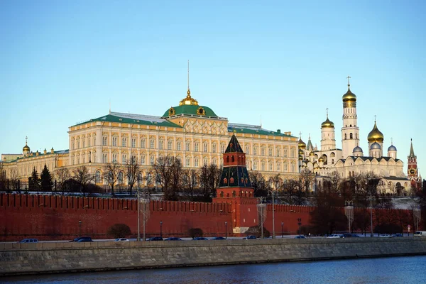 Kreml és a Moszkva folyó — Stock Fotó