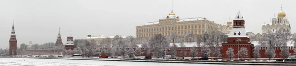 Moskou rivier in de buurt van Kremlin — Stockfoto