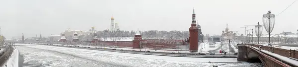 Rio Moscou com gelo — Fotografia de Stock