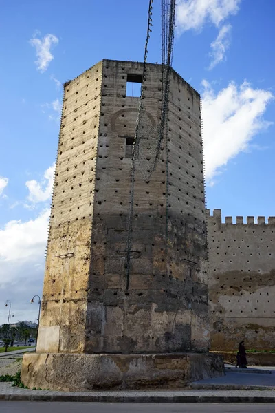 Torre e parede — Fotografia de Stock