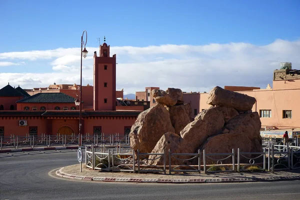 Monumento sulla strada — Foto Stock