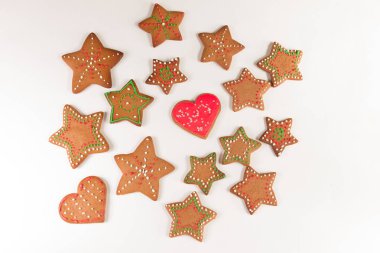 El yapımı bir şekilde dekore edilmiş zencefilli kurabiye