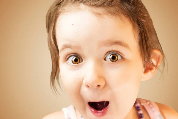 Funny surprised kid — Stock Photo, Image