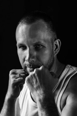 Çekici adam yakın çekim portre 