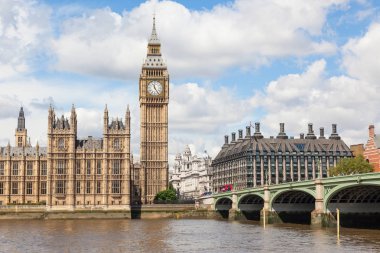 Big Ben'e ve Thames Nehri