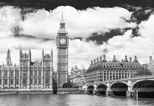 Big Ben e il Tamigi Foto Stock