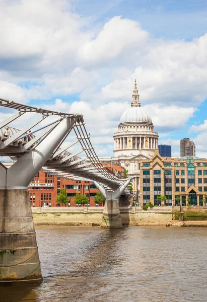 Ponte pedonal do milénio de Londres — Fotografia de Stock