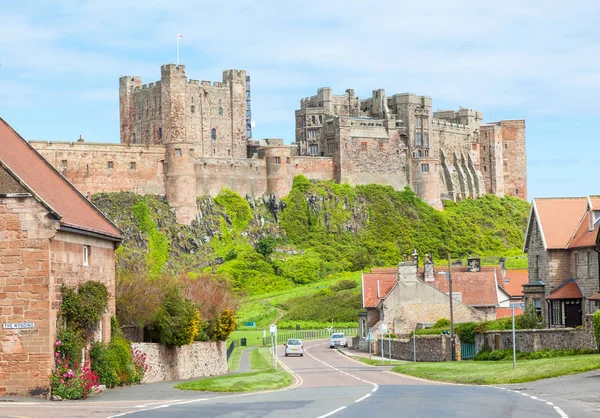 Bamburgh Village and Castle — Stock Photo, Image