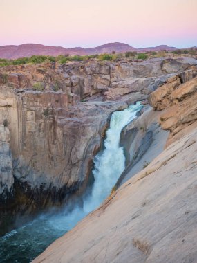 Augrabies Falls alacakaranlıkta