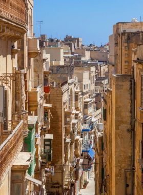 Valletta renkli balkonlar