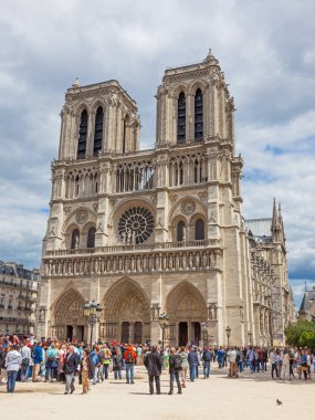 Paris 'teki Notre Dame Katedrali