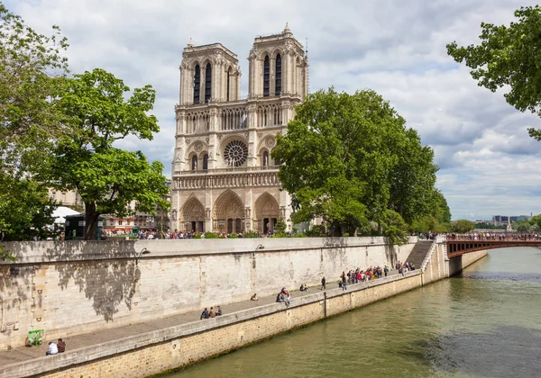 Notre Dame Cathedral and the River Seine — Stock Photo, Image