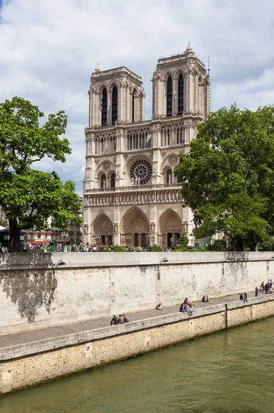 Notre Dame Cathedral and the Seine — Stock Photo, Image